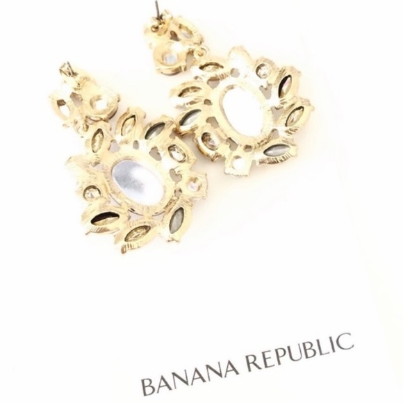 Banana Republic Crystal Drop Flower Statement earrings NWT 79 - Picture 2 of 3